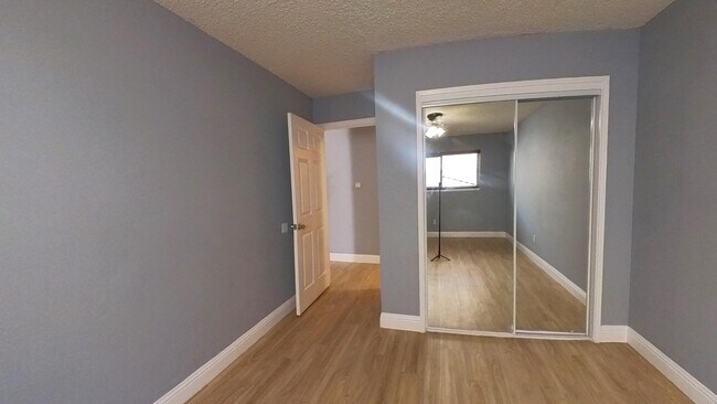 Building Photo - 3537 N San Joaquin St