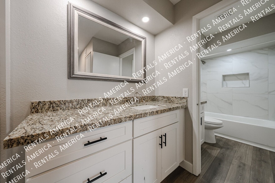 Building Photo - 700 E Mesquite Cir