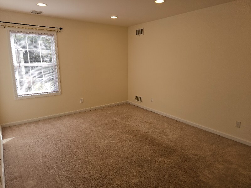 Building Photo - 104 Demarest Ln