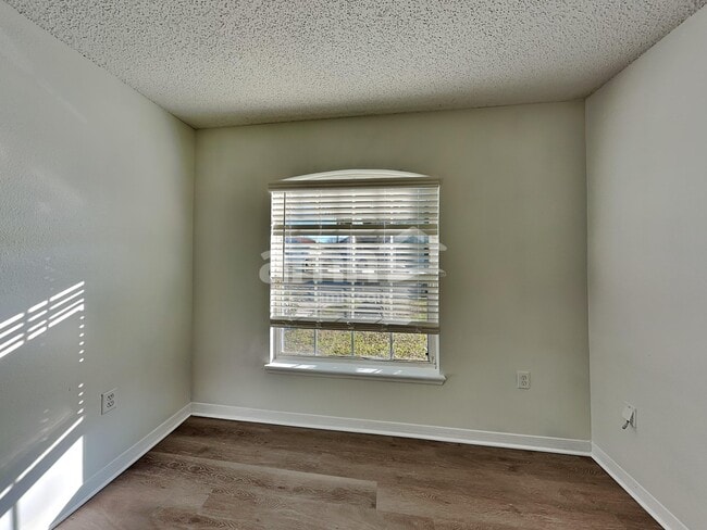 Building Photo - 7251 Lawn Tennis Ln