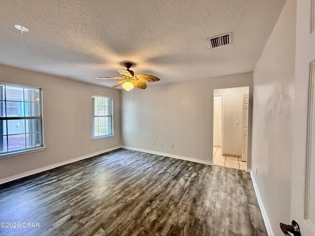 Building Photo - 232 Summerwood Dr