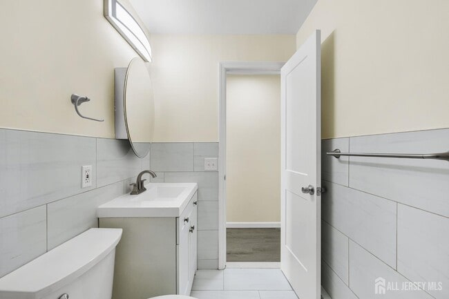 Building Photo - 400 Cranbury Rd