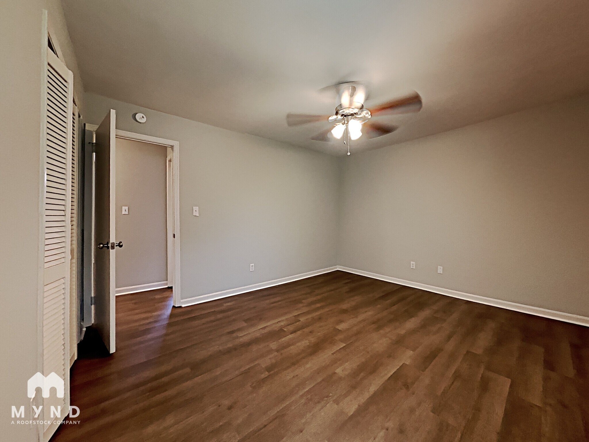 Building Photo - 2624 Garry St