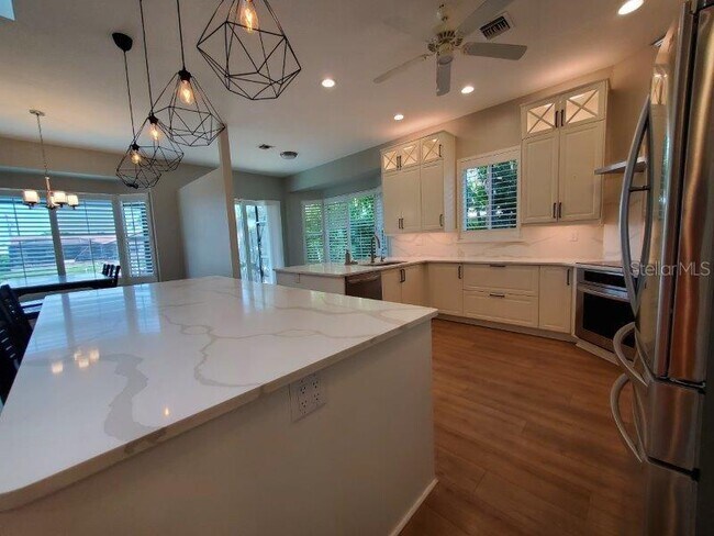 Building Photo - 2100 Aqui Esta Dr