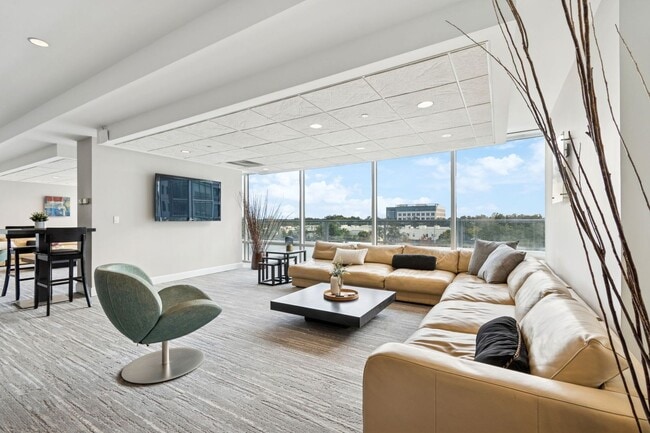 Building Photo - 101 S Eola Dr