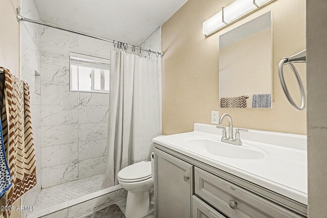 Building Photo - 515 E Vista Del Cerro Dr