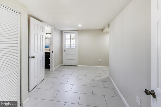 Building Photo - 4617 Creek Shore Dr