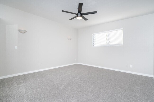 Building Photo - Stunning 3-Bedroom Home in Prime Glendale Location