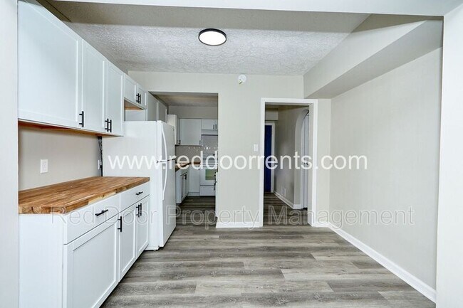 Building Photo - 3907 E 38th St