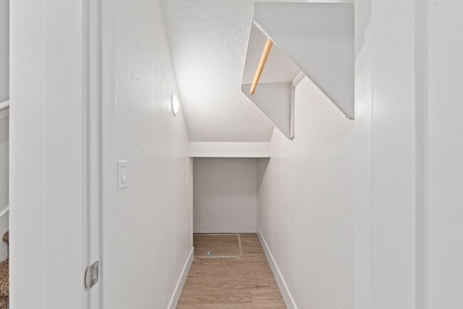 Building Photo - "Discover Comfort & Style: Spacious 3-Bed,...