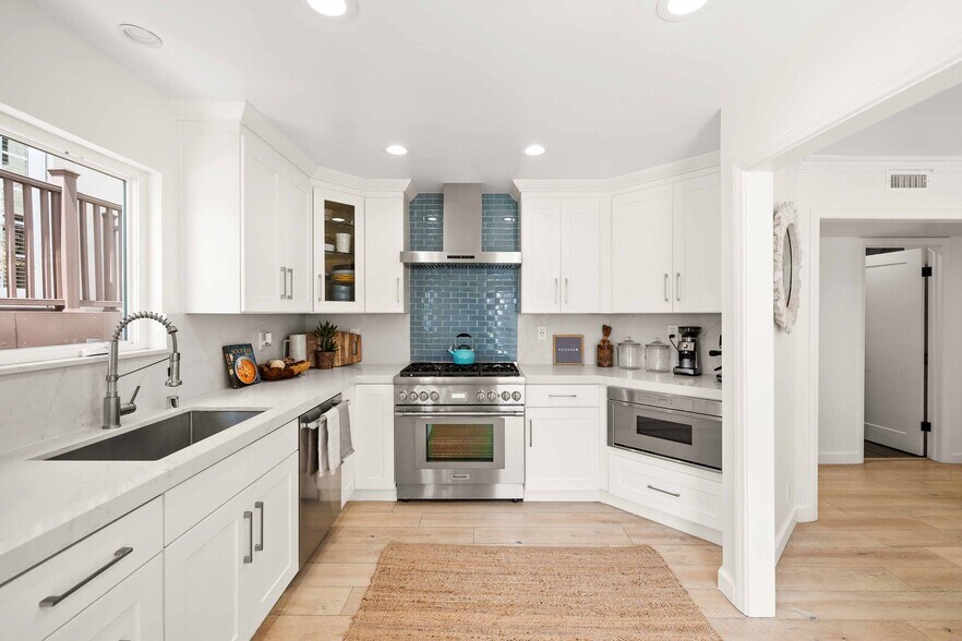 Building Photo - 309 20th Pl