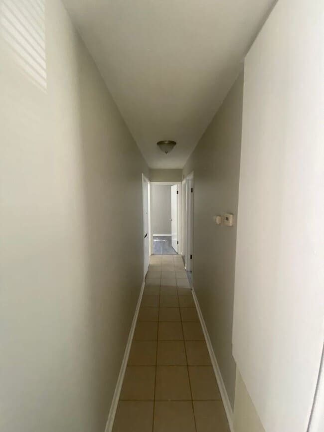 Building Photo - **ON HOLD**East Columbus 3 bedroom/1 bathr...