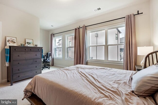 Building Photo - 2335 Water Promenade Ave