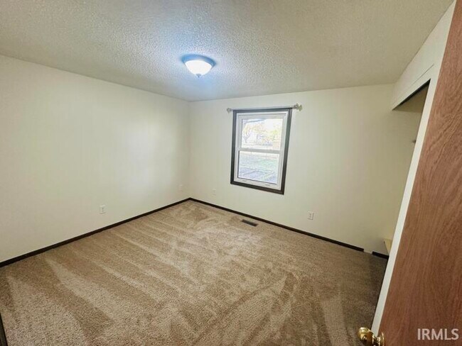 Building Photo - 2719 Kingsland Ct