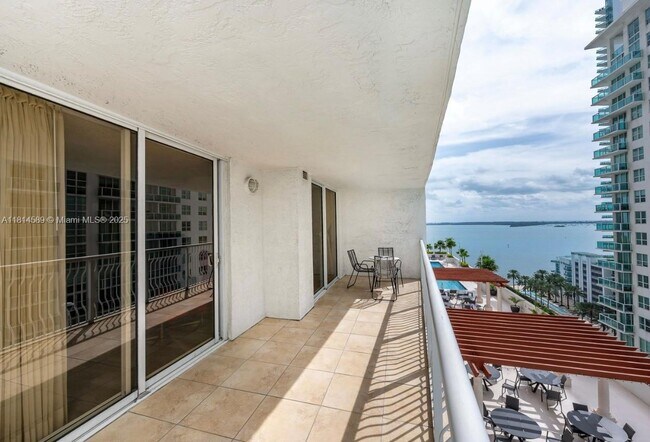 Building Photo - 1200 Brickell Bay Dr