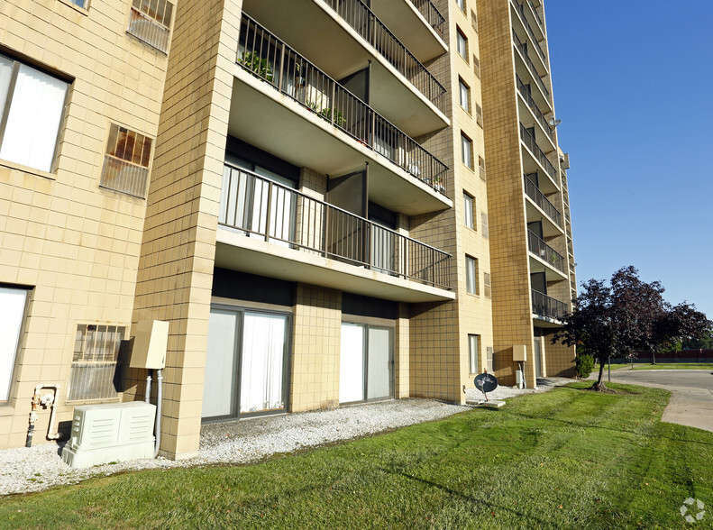 Building Photo - Highland Towers - Senior Living 55+