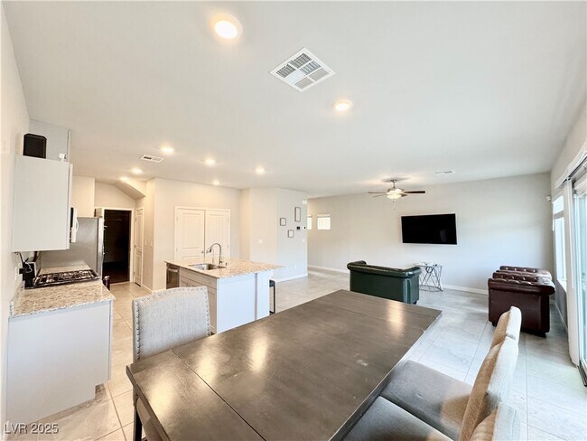 Building Photo - 7848 Pink Opal Ave