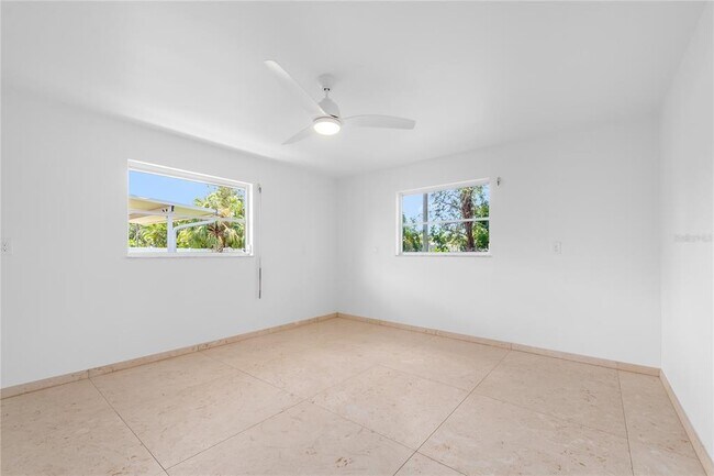 Building Photo - 114 8th St