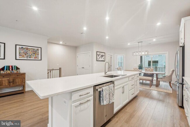 Building Photo - 4610 Olivine Dr