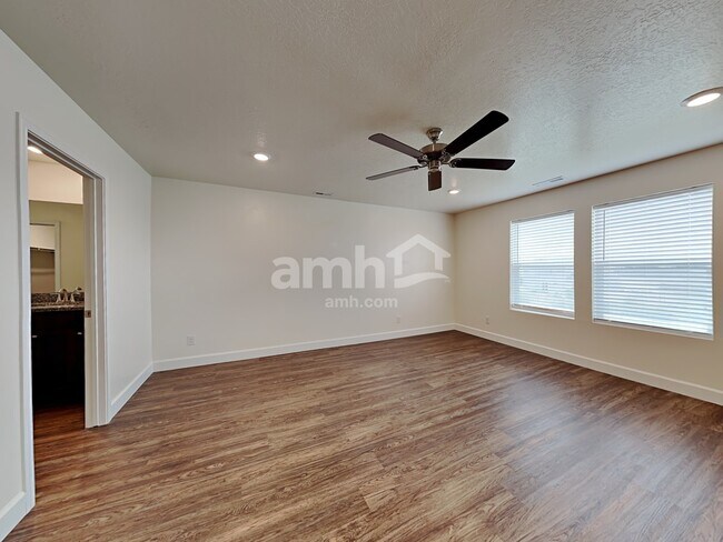 Building Photo - 1205 Wagon Way