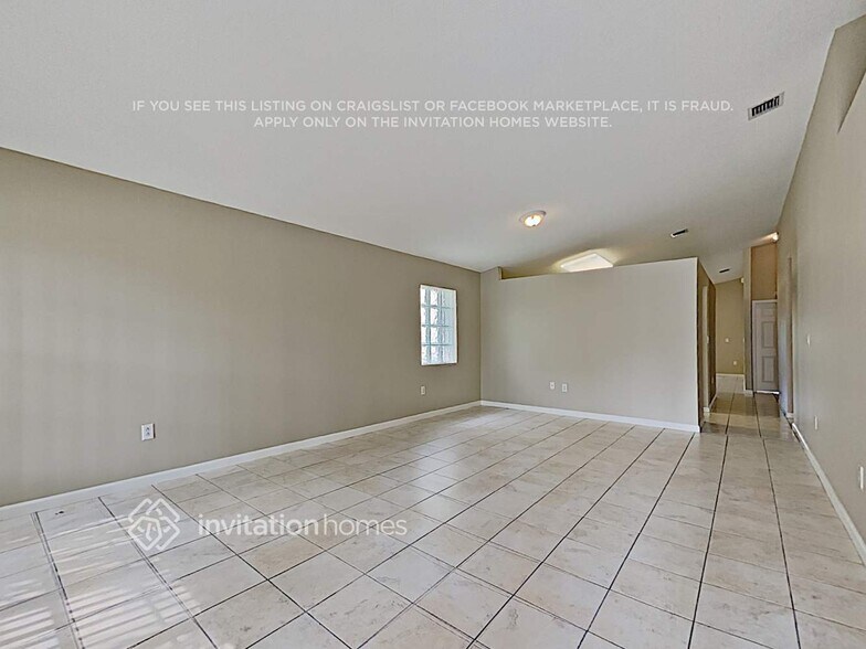 Building Photo - 444 SW 205th Ave