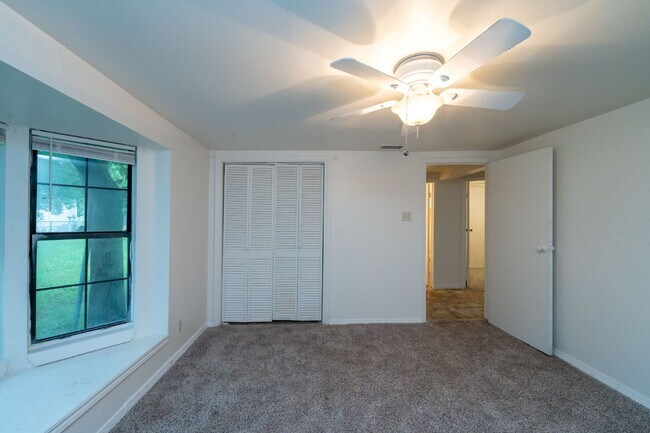 Building Photo - 6950 Lark Haven Ln