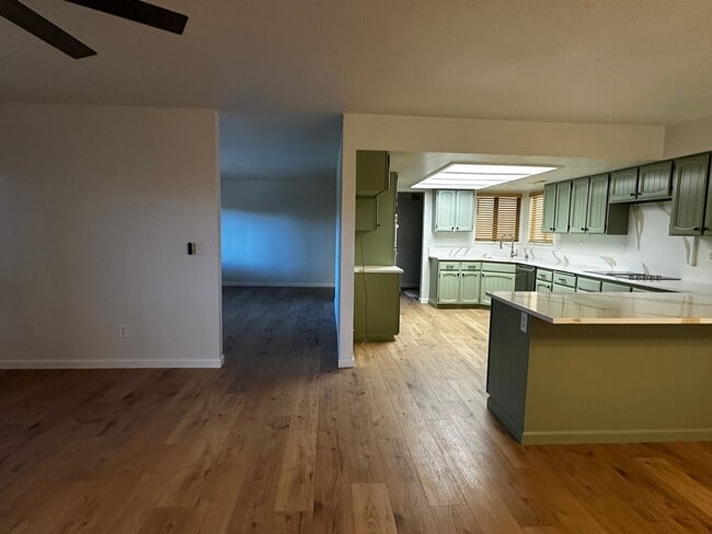 Building Photo - Remodeled Vintage home just 1 block from t...