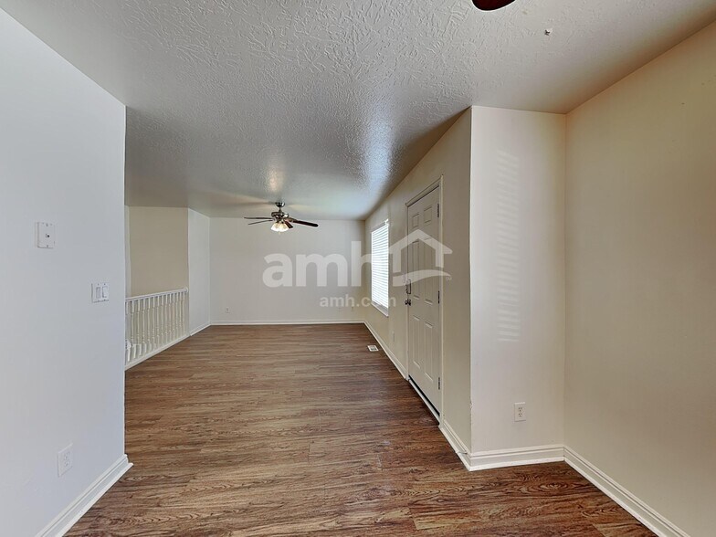 Building Photo - 385 Pommel Dr