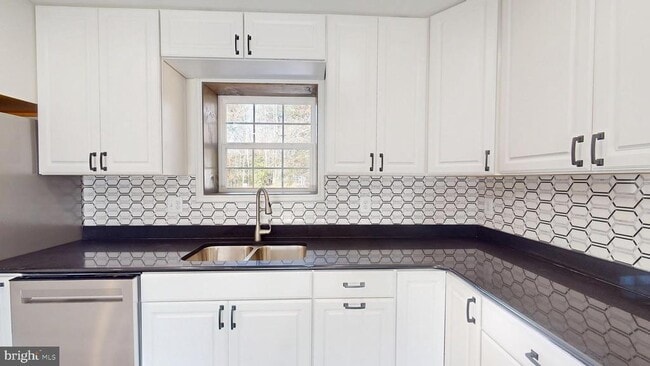 Building Photo - 40750 King Dr