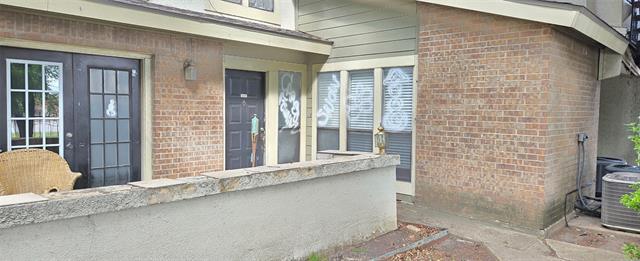 Building Photo - 9601 Walnut St