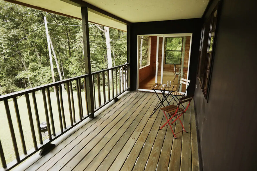 covered deck - 3724 Warden Branch Ln