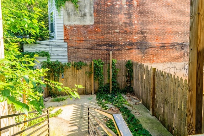 Building Photo - 1815 W Montgomery Ave