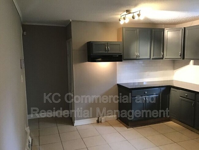 Building Photo - 107 Clinton Pl