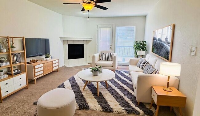 Building Photo - Creekwood Park Townhomes -SPECIAL FALL DEA...