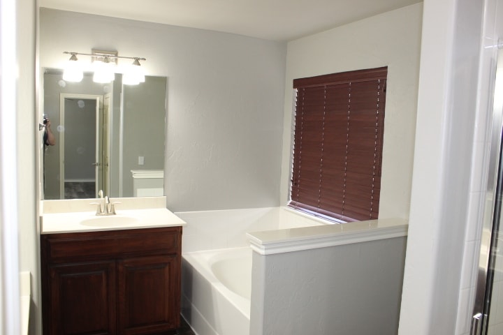 Building Photo - 505 SW 121st Pl