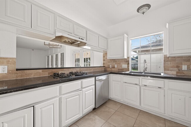 Building Photo - 2627 Double Lake Dr