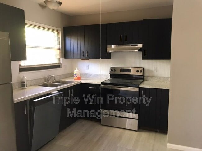 Building Photo - 11627 Petite Chalet Dr