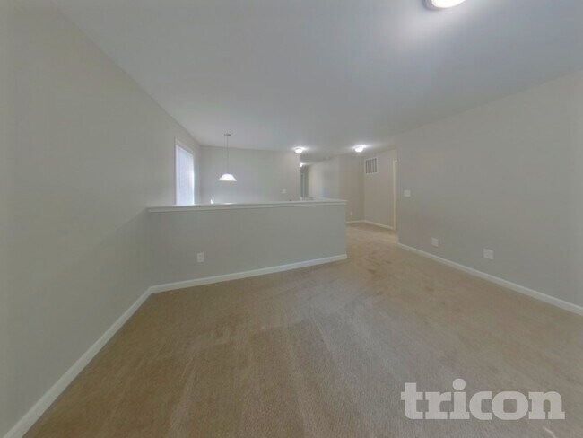 Building Photo - 121 English Oak Lane
