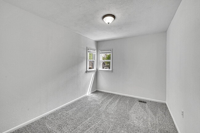 Building Photo - $3,500- Location! 2 Bed 2.5 Bath 2 Non-Con...