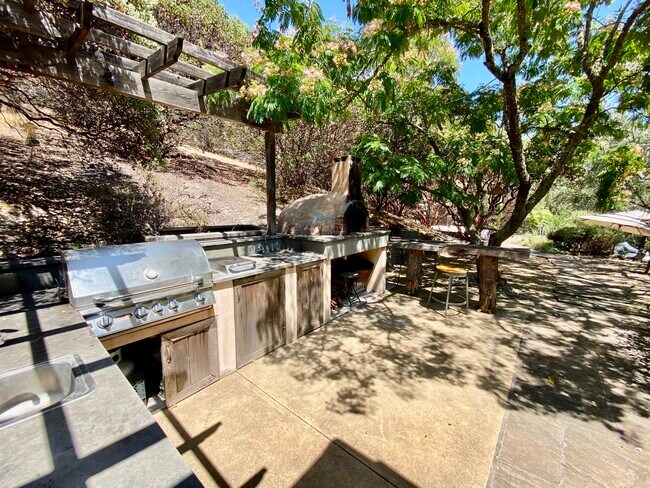 Building Photo - 3594 Silverado Trail N