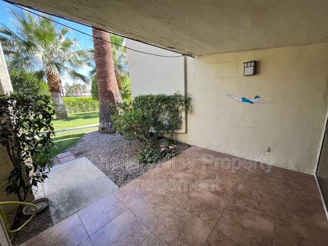 Building Photo - 1655 E Palm Canyon Dr