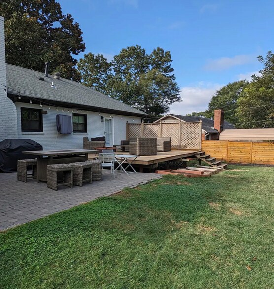 Building Photo - 7128 Mapleridge Dr