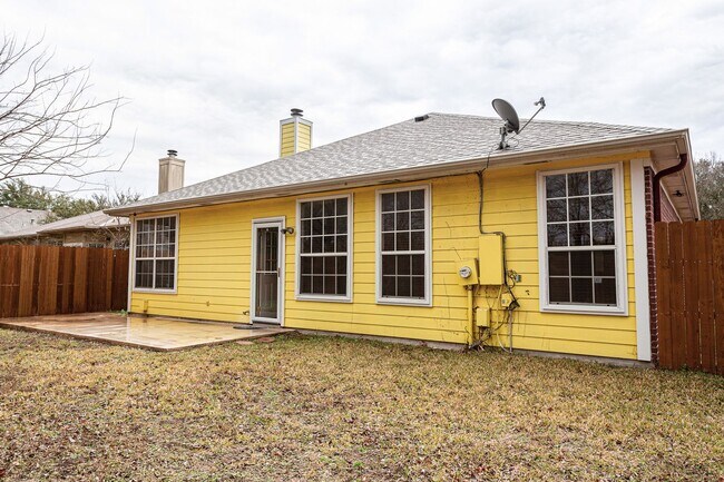 Building Photo - 1235 Blackthorn Dr