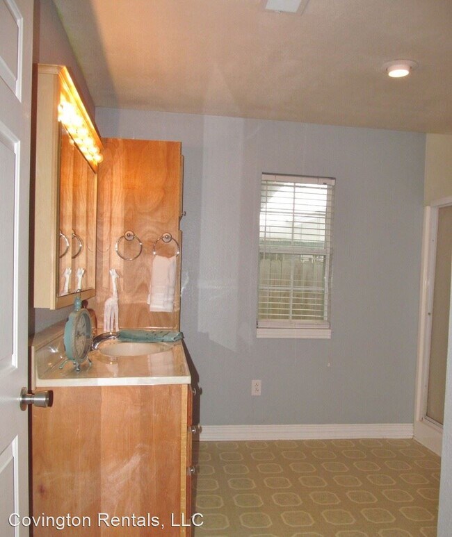 Building Photo - 3 br, 2 bath House - 211 W 14th Ave