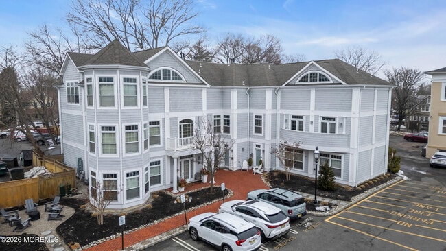 Building Photo - 160 Main St