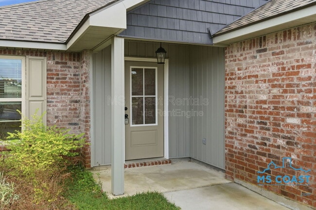 Building Photo - 14320 Southern Maple Ave