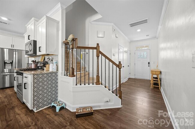 Building Photo - 616 Altamonte Dr