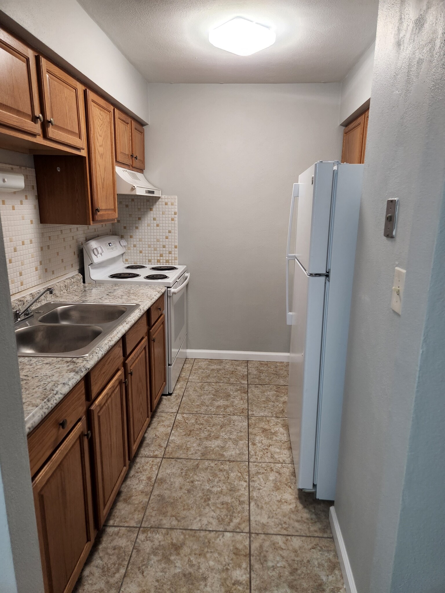 Ceramic floor - 212 N 44th St
