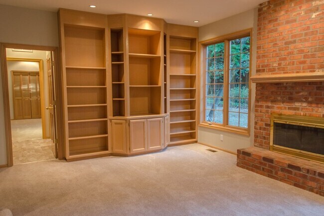 Building Photo - 5Bd/2.75Ba Mercer Island House