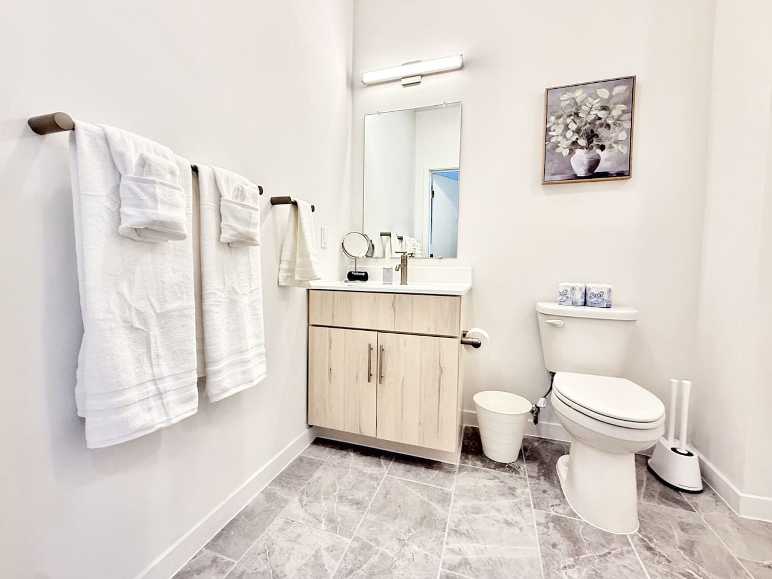 Building Photo - 501 N Perth St